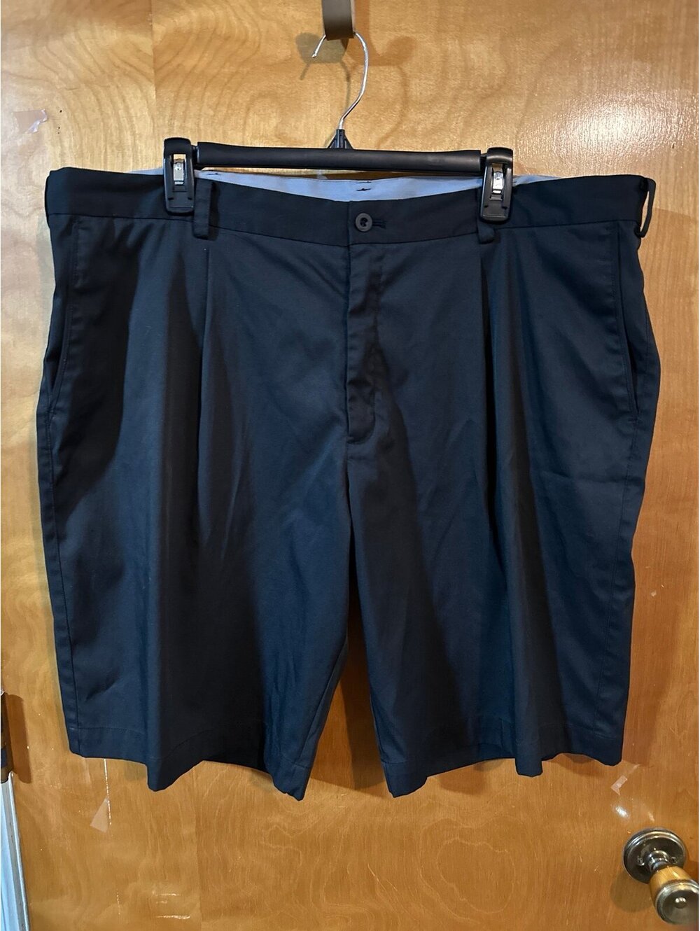 Nike black golf shorts size 40